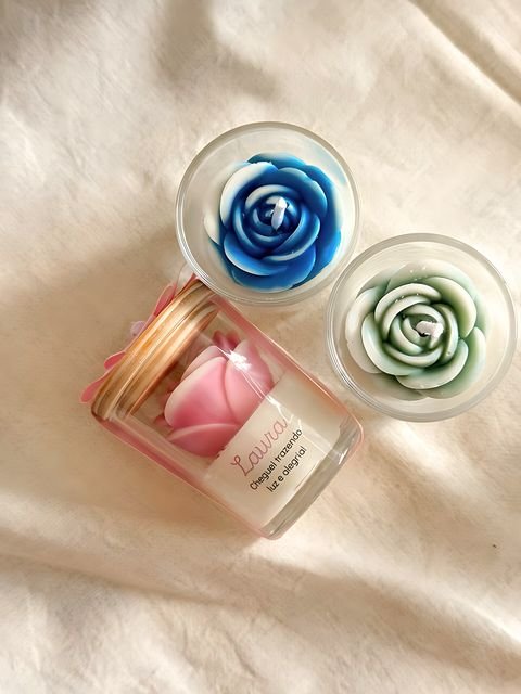 Vela 70g com rosa — lembrancinha hanami personalizável